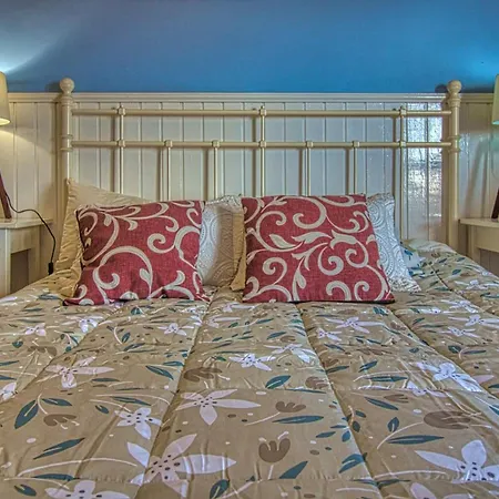 Luxurious In + Sea View