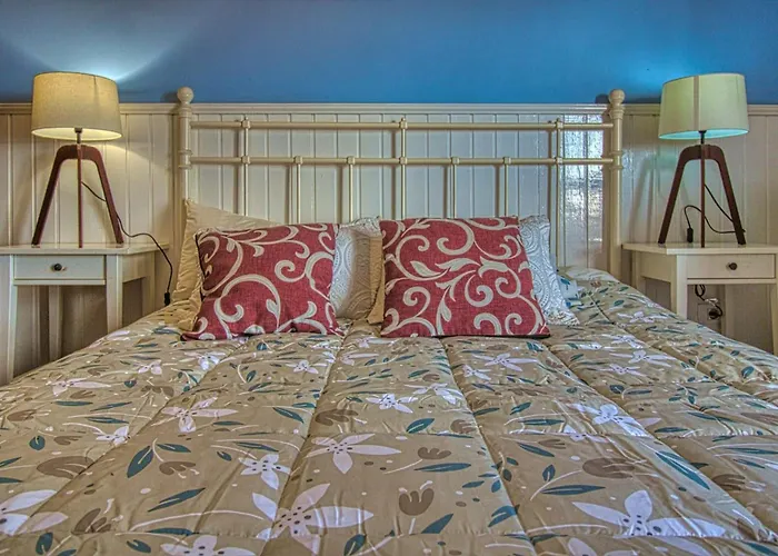 Luxurious In + Sea View